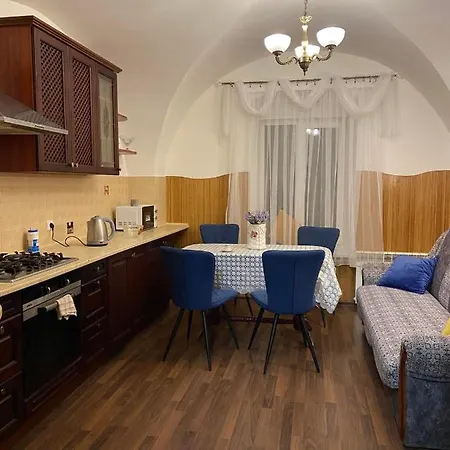 Apartamento On Virmenska Street